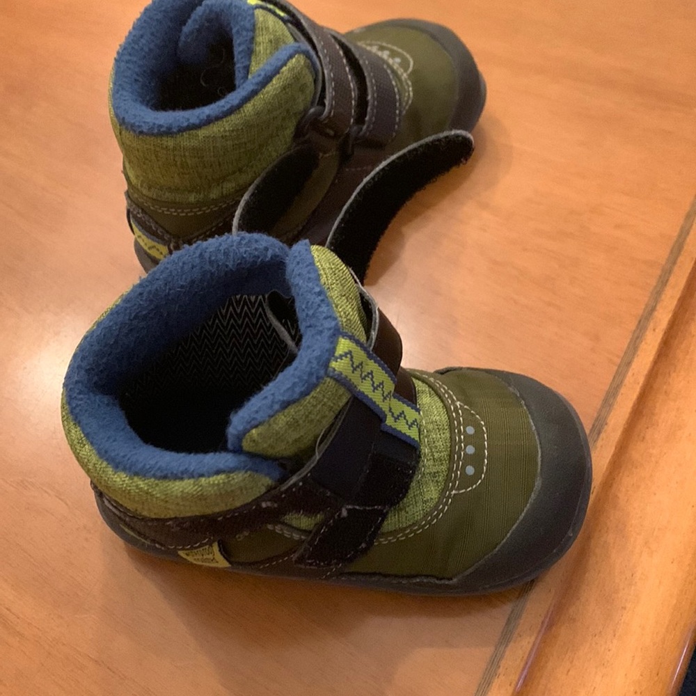 See Kai run size 7 winter boots